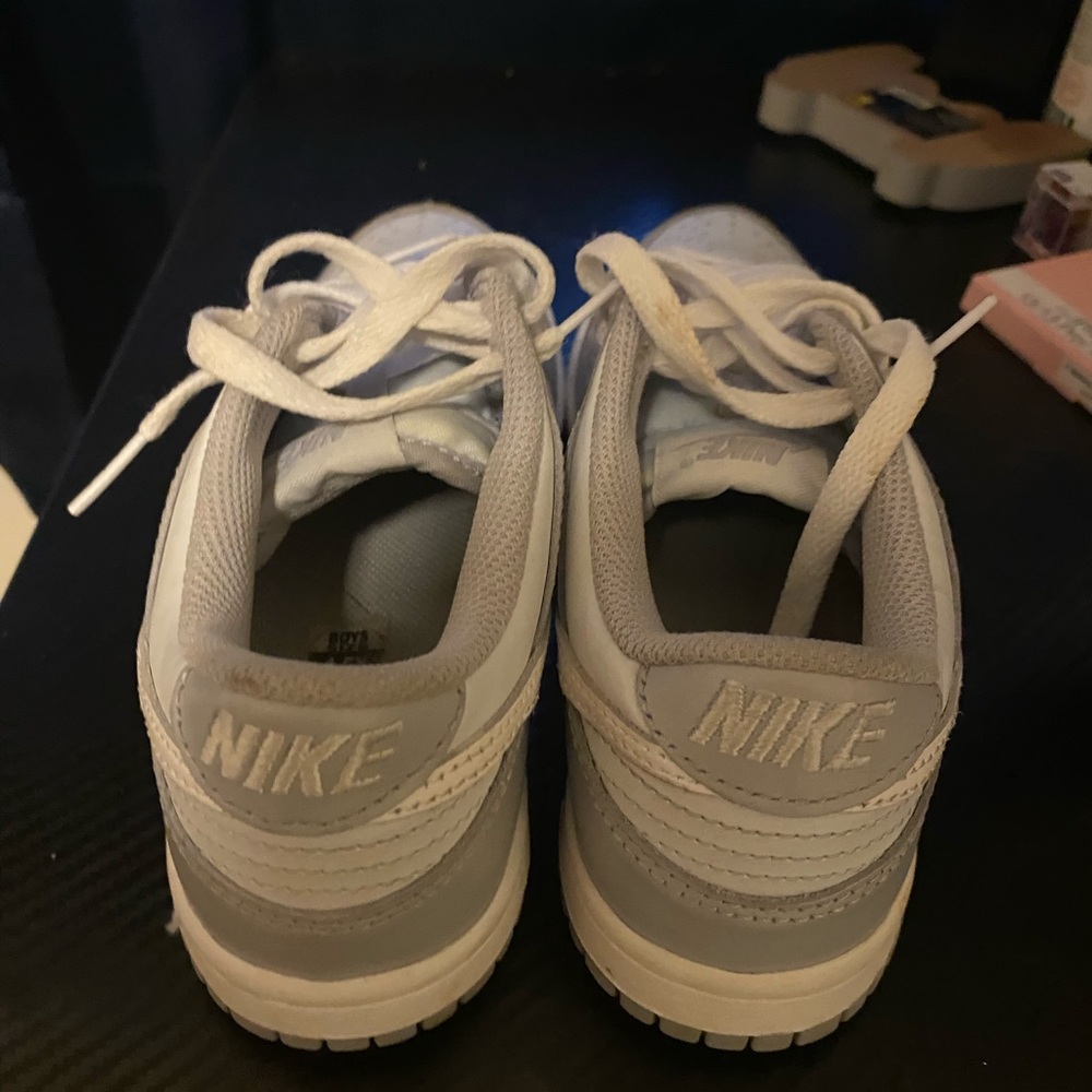 Nike Gray Sneakers Classic Low-Top Design